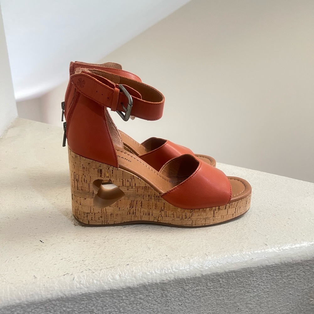LUCKY BRAND Eco Red1" CorkBuckled Himmy Wedge Leather Heeled Sandal chic 8.5 M